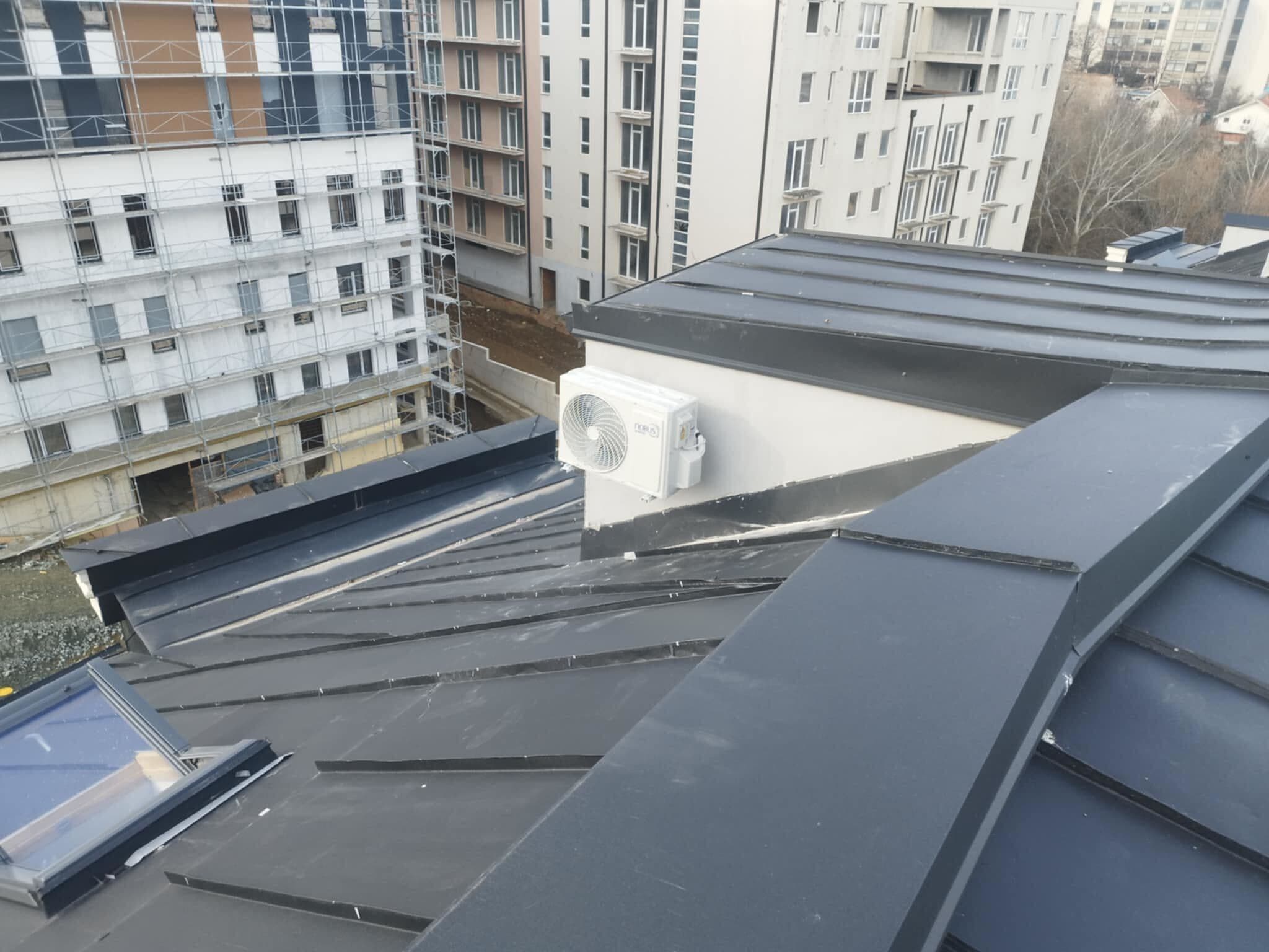 Profesionalna ugradnja klima uređaja u poslovnom objektu – montaža split i multi-split sistema sa pažljivo izvedenom instalacijom za maksimalnu efikasnost i pouzdanost.