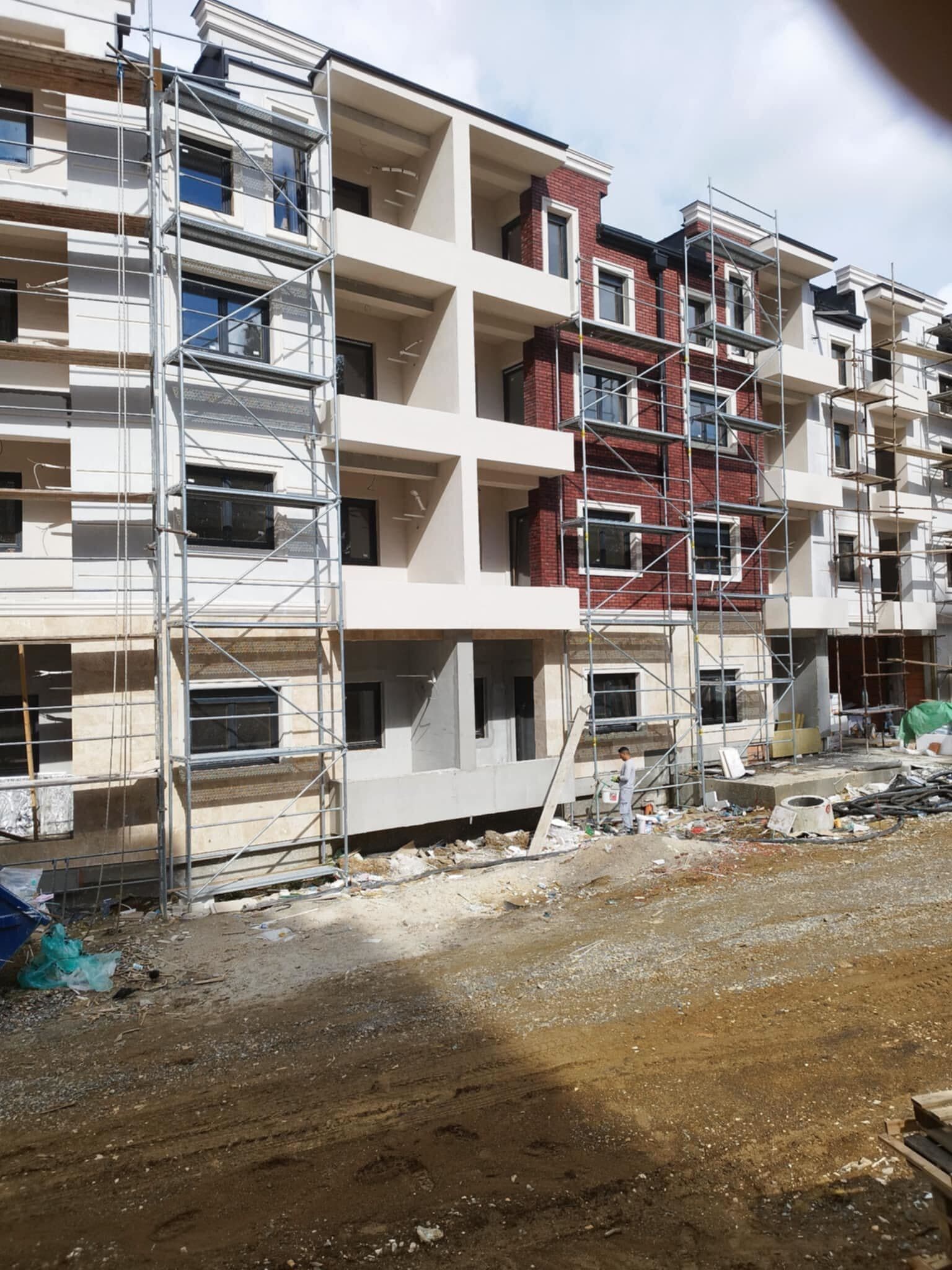 Profesionalna ugradnja klima uređaja u poslovnom objektu – montaža split i multi-split sistema sa pažljivo izvedenom instalacijom za maksimalnu efikasnost i pouzdanost.