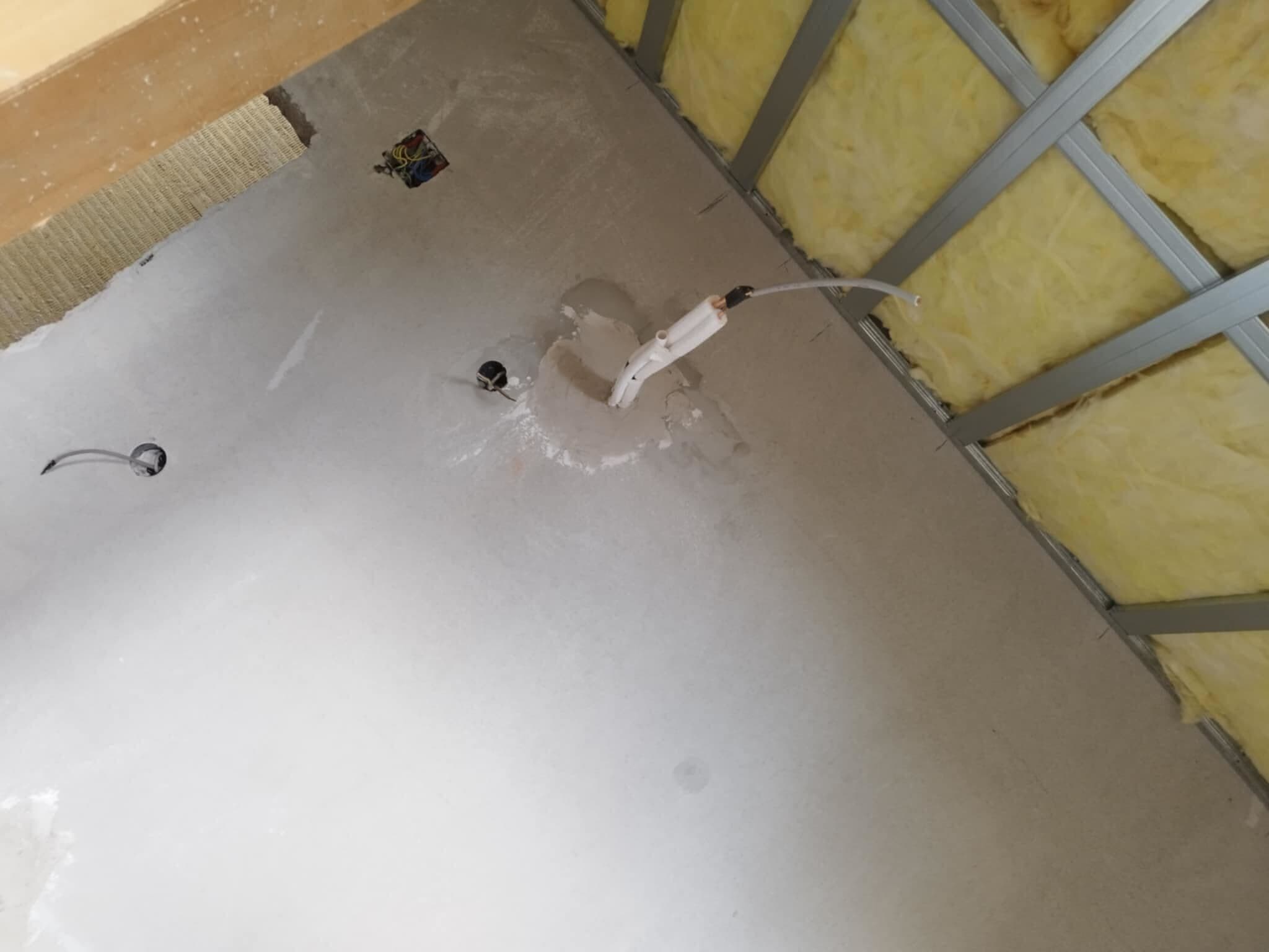 Profesionalna ugradnja klima uređaja u poslovnom objektu – montaža split i multi-split sistema sa pažljivo izvedenom instalacijom za maksimalnu efikasnost i pouzdanost.