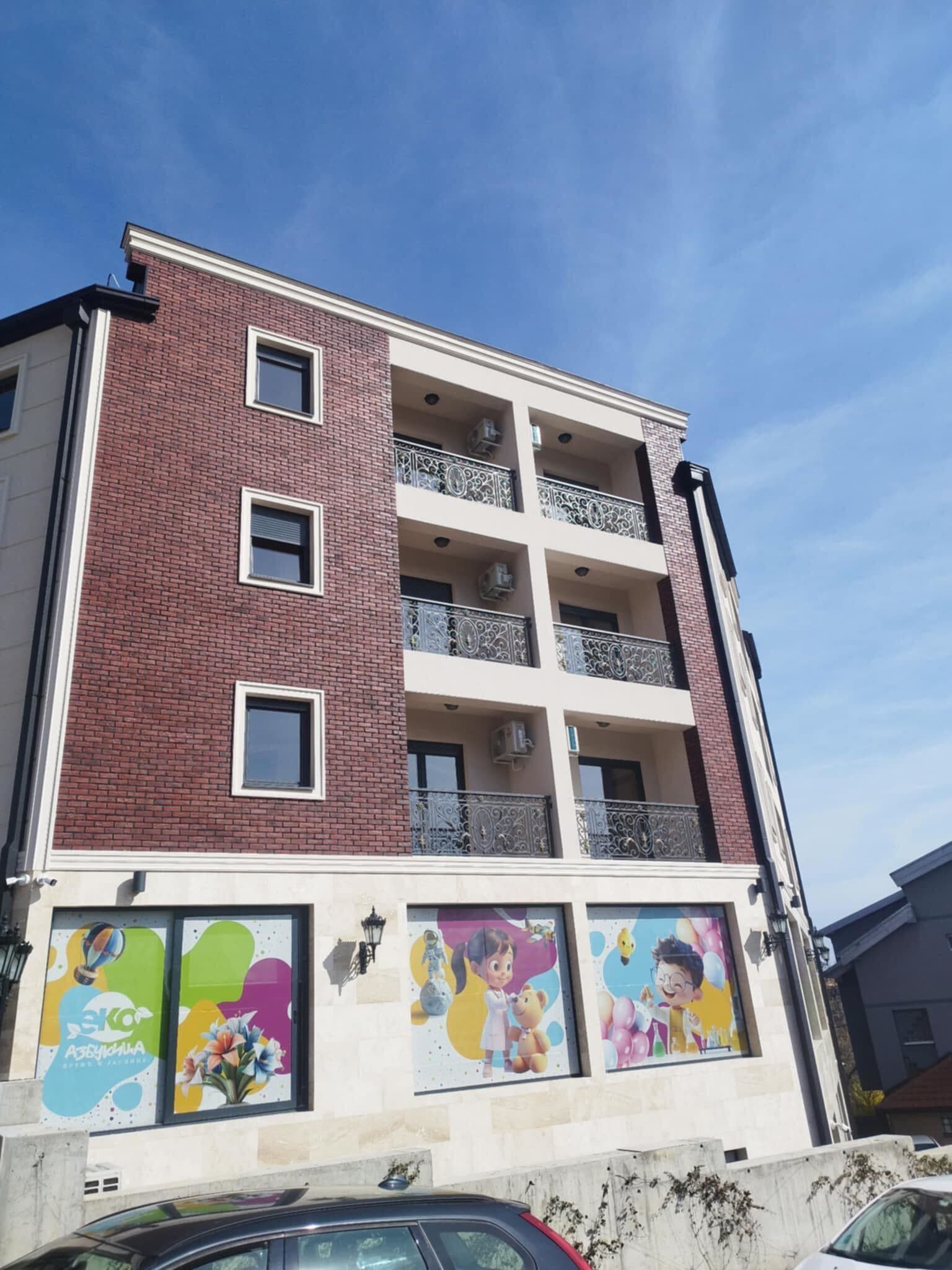 Profesionalna ugradnja klima uređaja u poslovnom objektu – montaža split i multi-split sistema sa pažljivo izvedenom instalacijom za maksimalnu efikasnost i pouzdanost.