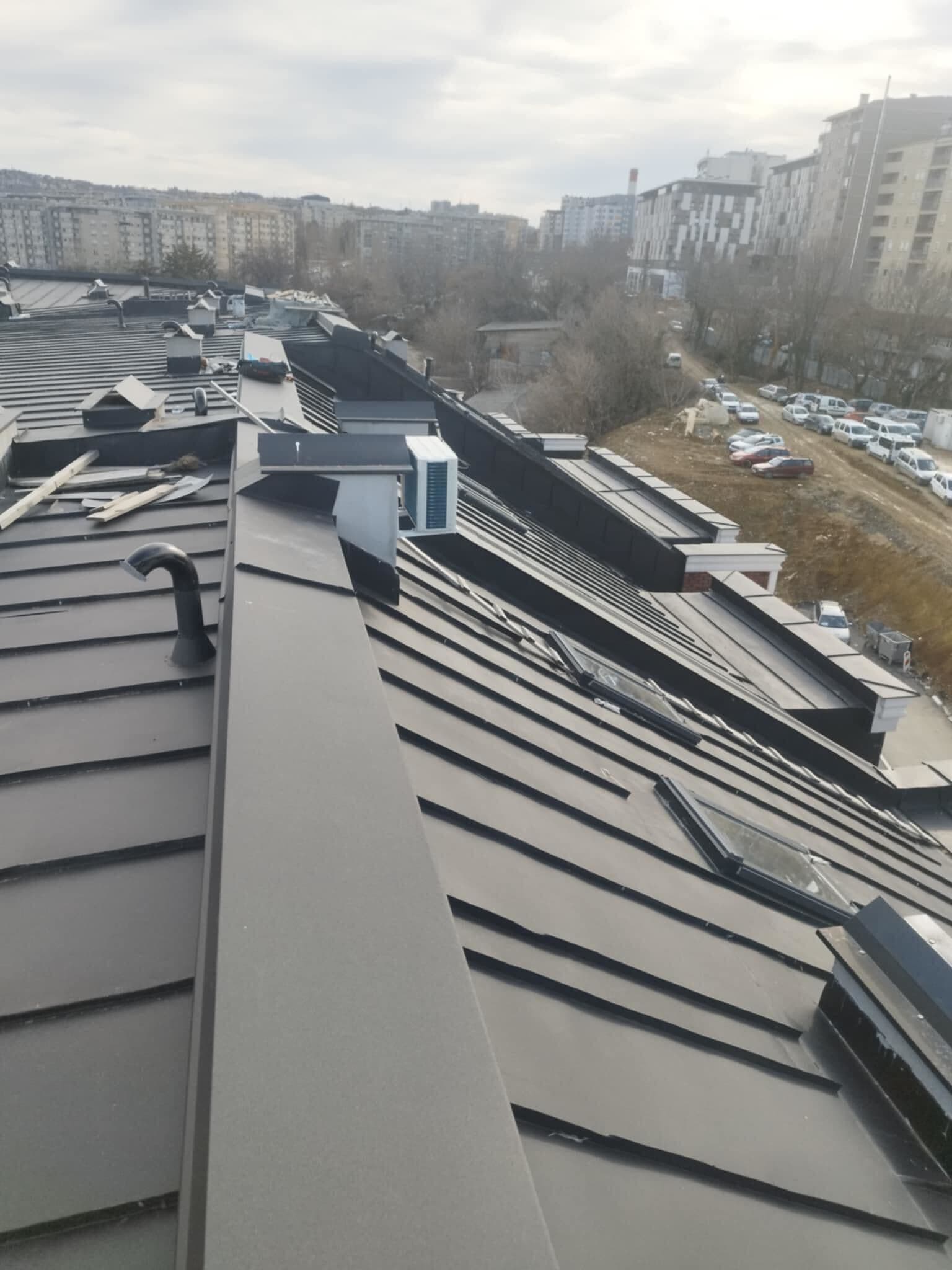 Profesionalna ugradnja klima uređaja u poslovnom objektu – montaža split i multi-split sistema sa pažljivo izvedenom instalacijom za maksimalnu efikasnost i pouzdanost.