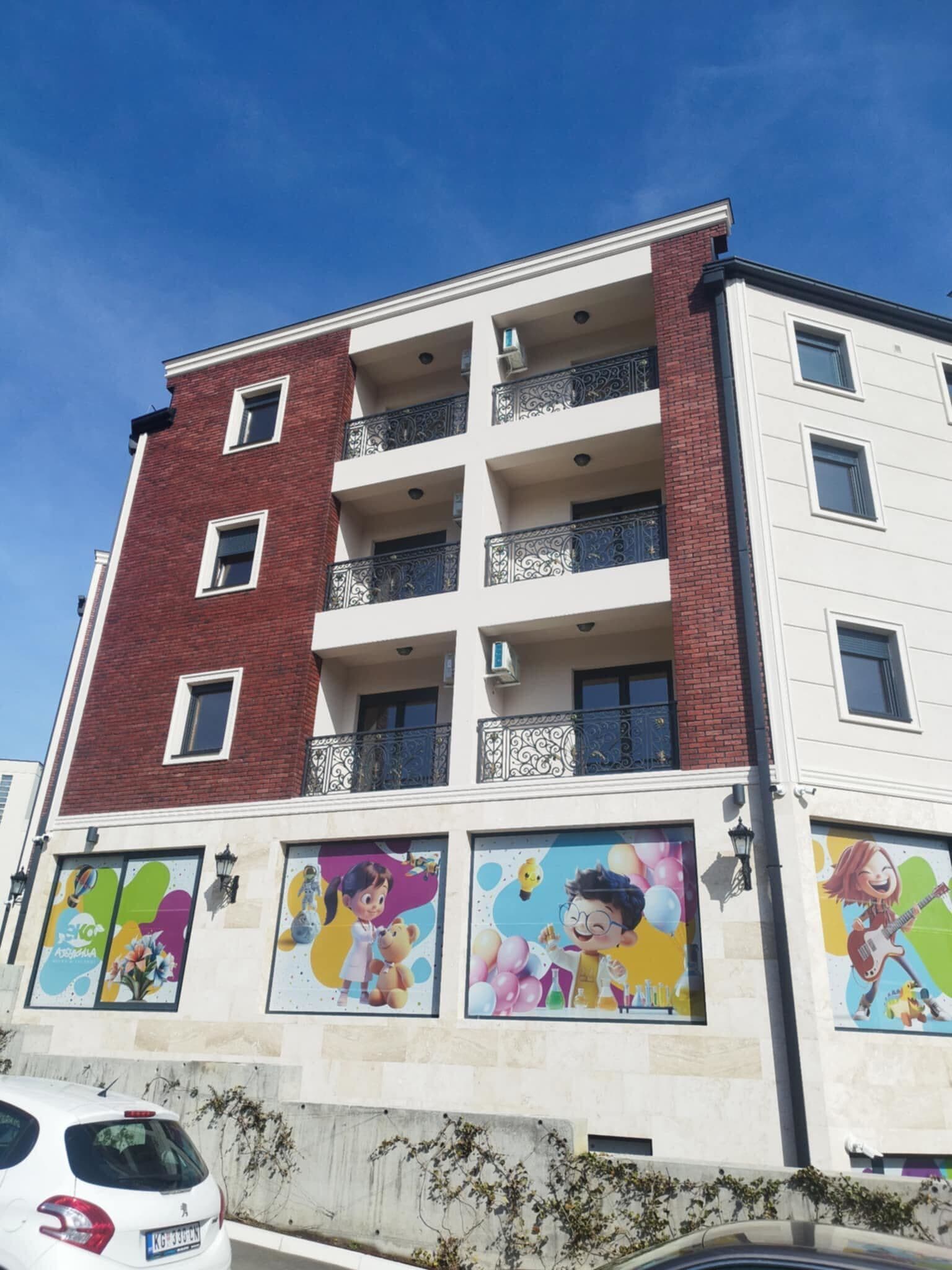 Profesionalna ugradnja klima uređaja u poslovnom objektu – montaža split i multi-split sistema sa pažljivo izvedenom instalacijom za maksimalnu efikasnost i pouzdanost.